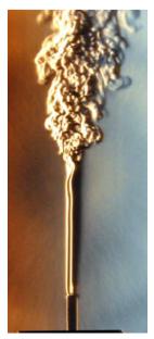 圖2:Schlieren靜止腔內(nèi)蠟燭上方空氣流動(dòng)的圖像。 圖2:Schlieren靜止腔內(nèi)蠟燭上方空氣流動(dòng)的圖像。