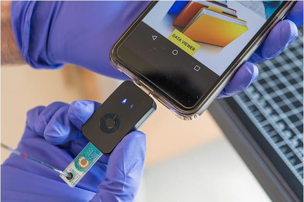 微流控芯片簡化了COVID-19檢測，可在55分鐘或更短時間內在手機上提供結果